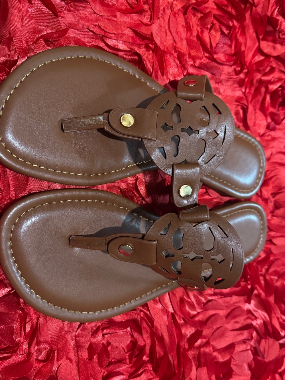 Women’s Brown Leatherette Cutout Thong Sandals-NWOT-8.5